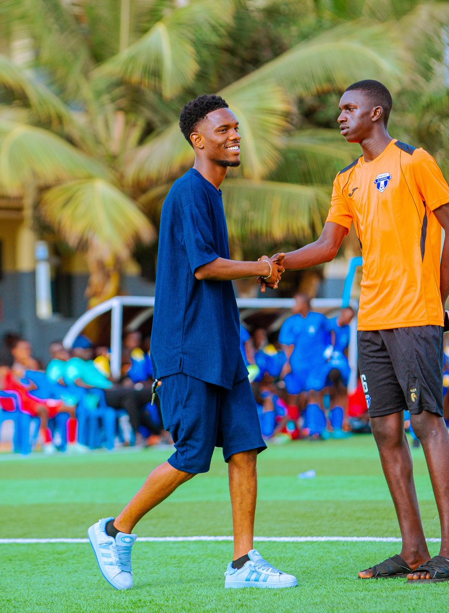 CFootstyle's tweet image. L’accompagnement des jeunes dès le plus jeune âge dans le football est une étape fondamentale pour leur épanouissement, tant sur le plan sportif que personnel.🤍⚽️