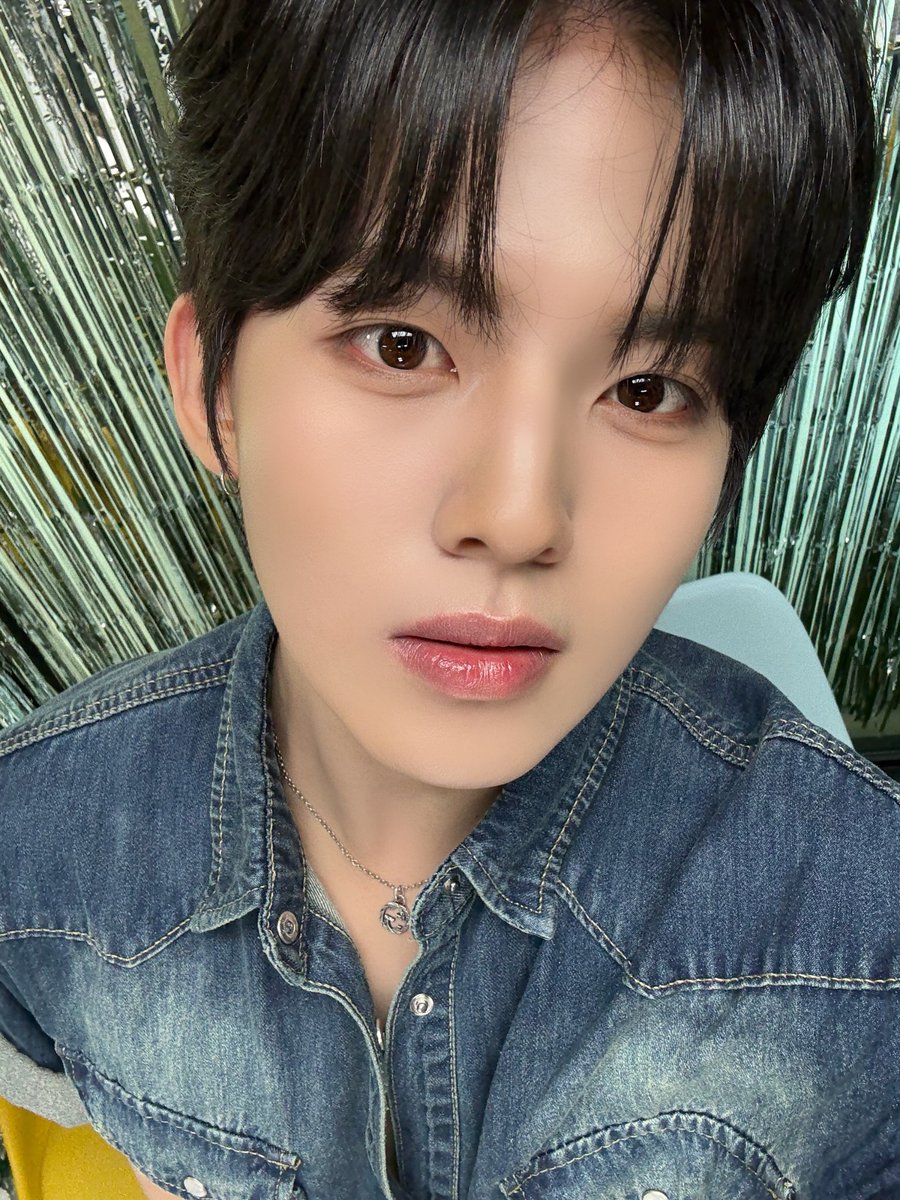 이닝이들 인어미닛이 벌써 데뷔 100일을 맞이했어요! 이닝이들이랑 같이 축하할 수 있어서 너무 기분 좋은 100일인 것 같아요 🥳🎉
축하해줘서 너무 고맙고 앞으로도 계속 함께해요! 사랑합니다 이닝이들❤️

#InAMinute #인어미닛
#JUNTAE #준태 #JAEJUN #재준 #HYUNYEOP #현엽