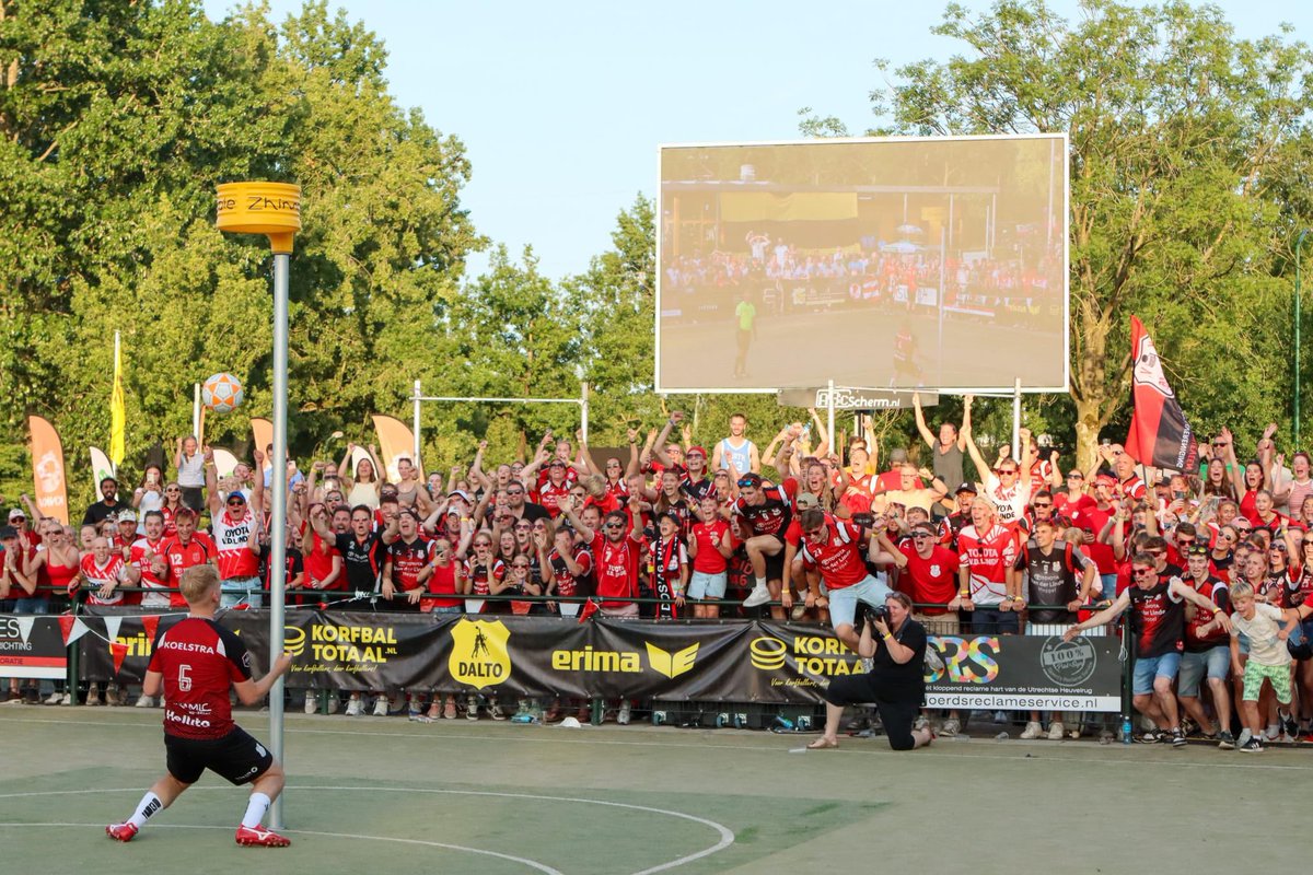 Ongelofelijk trots op mijn club <a href="/DOS46/">DOS'46/VDK Groep</a>. Dit is een beloning van jaren hard werken door deze selectie met staf, mogelijk gemaakt door veel vrijwilligers en de onvoorwaardelijke steun van onze sponsoren en supporters. De beelden en foto’s spreken voor zich.