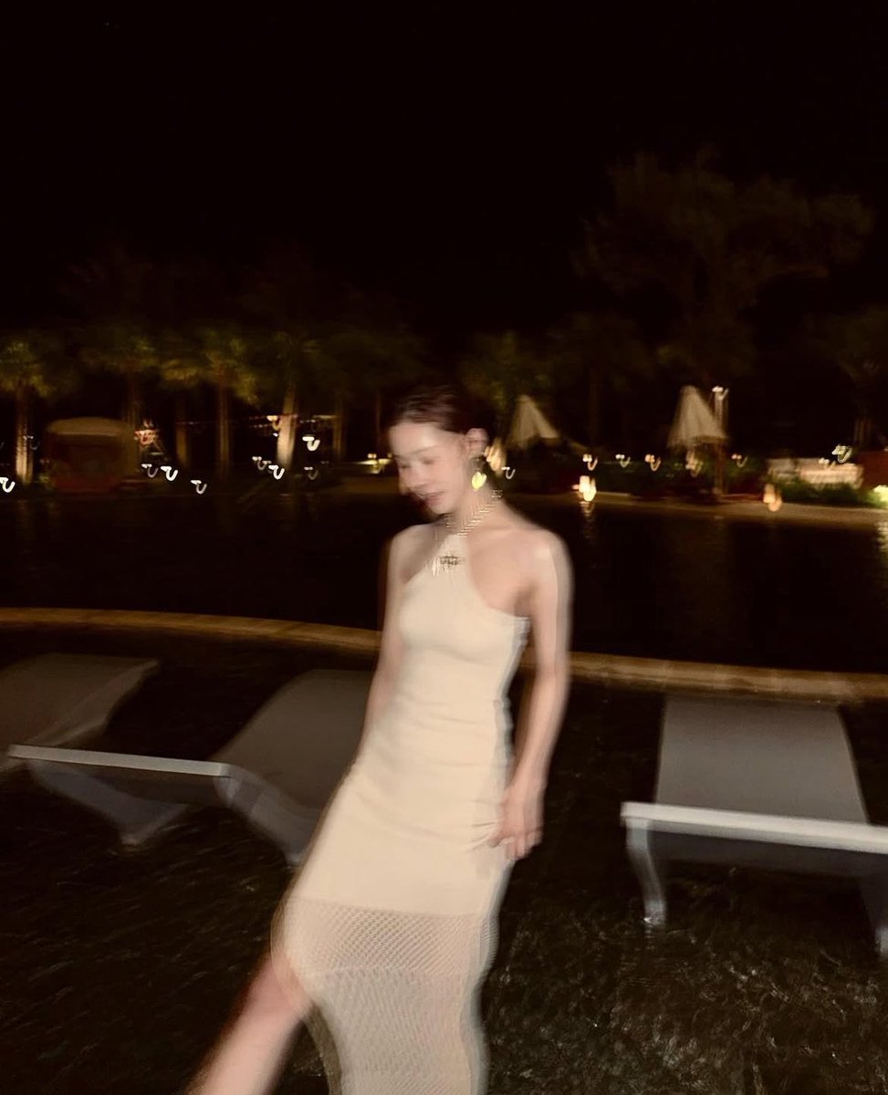 𝐈𝐬𝐢𝐚 tweet media