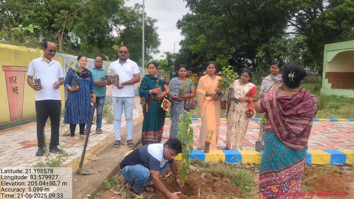 NacBarpali's tweet photo. @HUDDeptOdisha Plantation works under "Ek Ped Maa ke Naam Abhiyan" at Model Crematorium , NAC, Barpali, in presence of Executive Officer ,All staffs , Swachasathi/Supervisors and SHG Members and other https://t.co/UsOfSf2o71