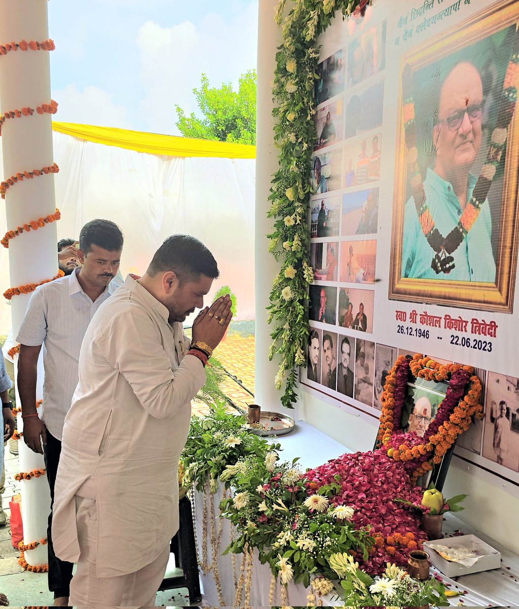 MehrotraAchin's tweet photo. आज महोली विधानसभा के यशस्वी विधायक प्रिय श्री शशांक त्रिवेदी जी के पूज्य पिता जी के द्वितीय पुण्यतिथि पर उनके आवास पर पहुंचकर अपने श्रद्धासुमन अर्पित किए....

श्रेध्य बाबूजी को शत-शत नमन..

#एड_अचिन_मेहरोत्रा(पत्रकार)
नि.जिला अध्यक्ष भाजपा
सीतापुर https://t.co/0DidfAyFx5