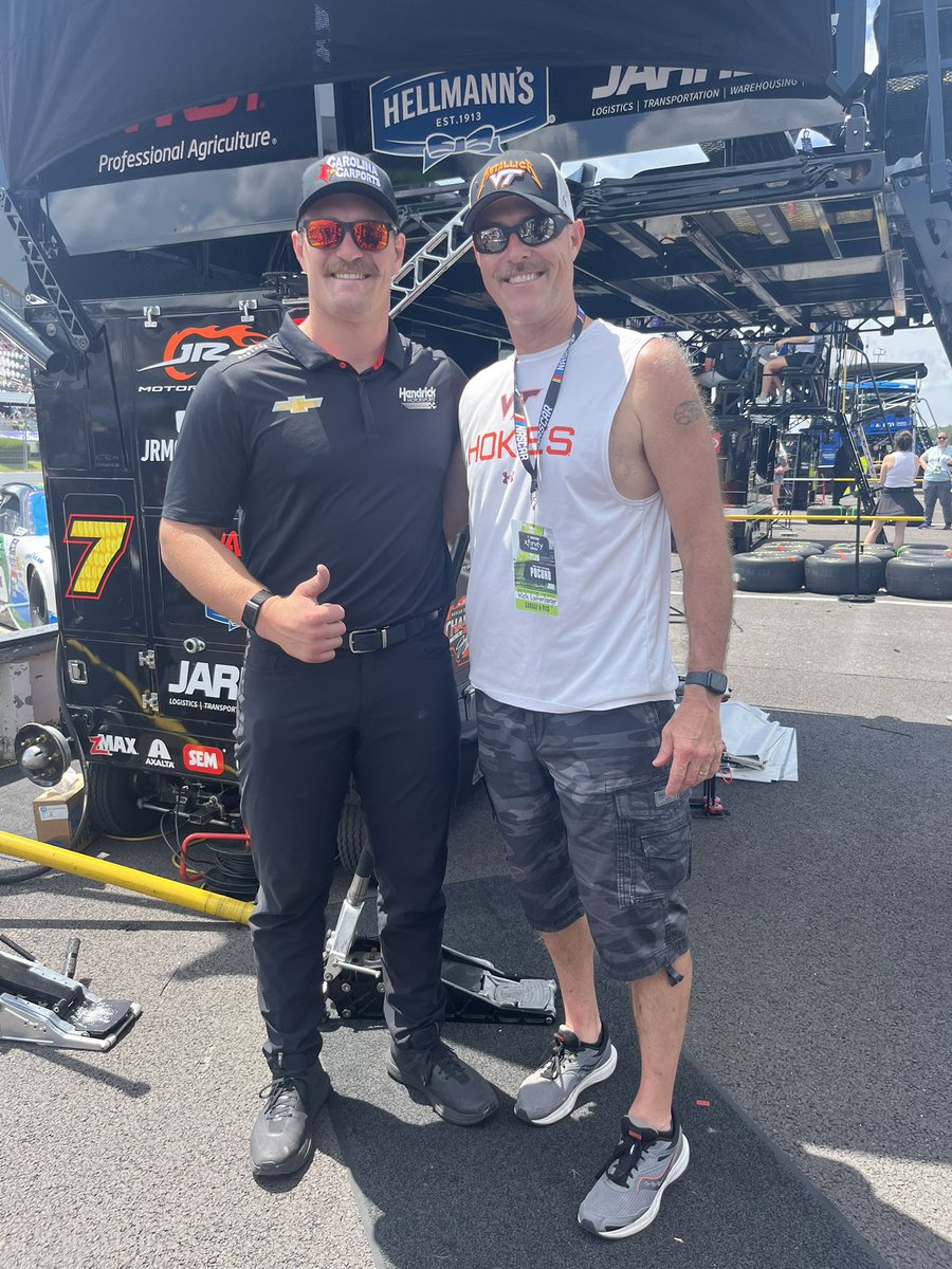 RichLuttVT's tweet photo. Great to catch up with @HokiesFB favorite @ChiefDax_25 at @PoconoRaceway yesterday. What a privilege to see him work!  Watching his team up close was fascinating, so much detail goes into the work of a pit crew! Thanks Dax!
@SonsofSatVT https://t.co/m8JOg7gkTt