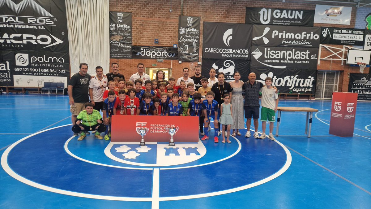 ffrm_es's tweet photo. 🏆🥳 | ¡@PR7MurciaFS se lleva la Copa Benjamín FFRM de fútbol sala! ¡Muchas felicidaaaaades 🫂!

📝 Futsal Paulo Roberto ha derrotado al @JimbeeCartagena en la final disputada en Librilla.

🤩 ¡Gran fin de semana de futsal benjamín 👏! https://t.co/ymopX9WTV2