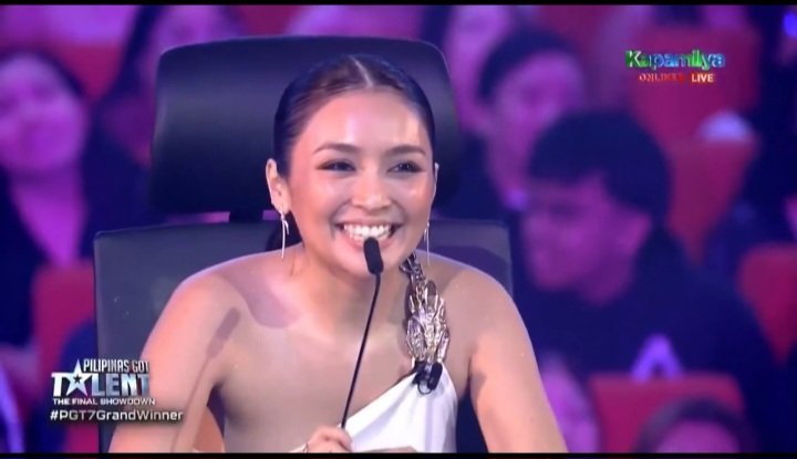 Kathryn couldn’t hide her emotions after Tatay Cardo’s performance on Pilipinas Got Talent.

You can see the pride, the joy, the love—genuine and overflowing.
Grabe, go Tatay Cardo! You made us all proud! 
#KathrynBernardo #TatayCardo 
KATHwalk FINALE MOMENT
#PGT7GrandWinner