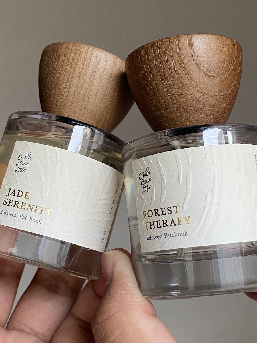 keshikiayame's tweet photo. Siapa yang gak kegoda beli parfum baru Earth Love Life kalau bentuknya aja seniat ini, wanginya bikin rileks kayak healing dan EDP udah pasti awet😭

Kemaren aku pakai perjalanan 5 jam sampe kota tujuan masih kecium🌿☘️ https://t.co/ESOSWBiCd3