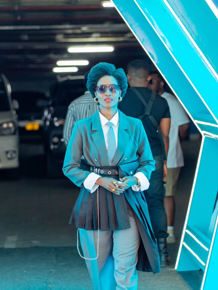 KingPablotz's tweet image. Mlimani City Basement parking Jana iligeuka kuwa runway ya Silver Kings na Queens

Kama ulipitwa, angalia tukio zima kwa macho kupitia hashtag

 #SurprisinglySmooth #SmoothExperience