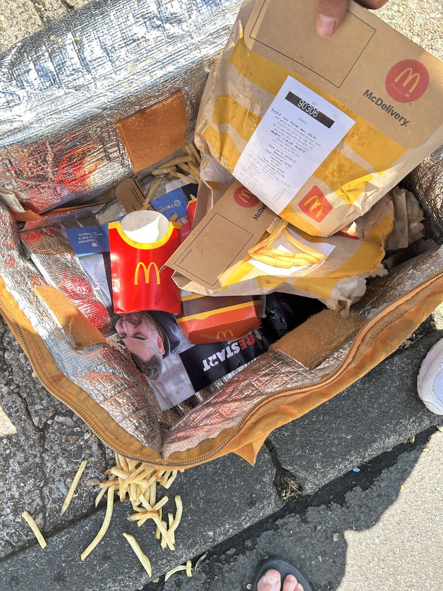 #justeat … your experience just gets better and better??
Good delivery at its finest