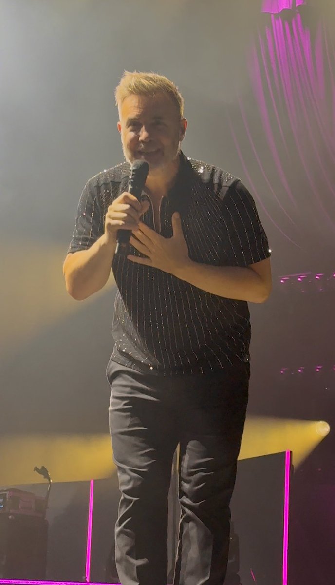 Wayziewoo's tweet photo. @GaryBarlow Loved this tour !! ❤️ https://t.co/YBsJGSWIDw