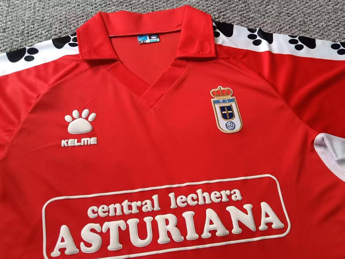 🟡💙 ¿Te acuerdas de esta joya?

La mítica camiseta visitante del Real Oviedo 90/91 ya está disponible en versión réplica de máxima calidad 
⚽️ Solo para oviedistas de verdad
📦 ¡Stock limitado!
👇 ¿Quién te viene a la cabeza al verla?
#RealOviedo #Oviedismo #RetroFútbol