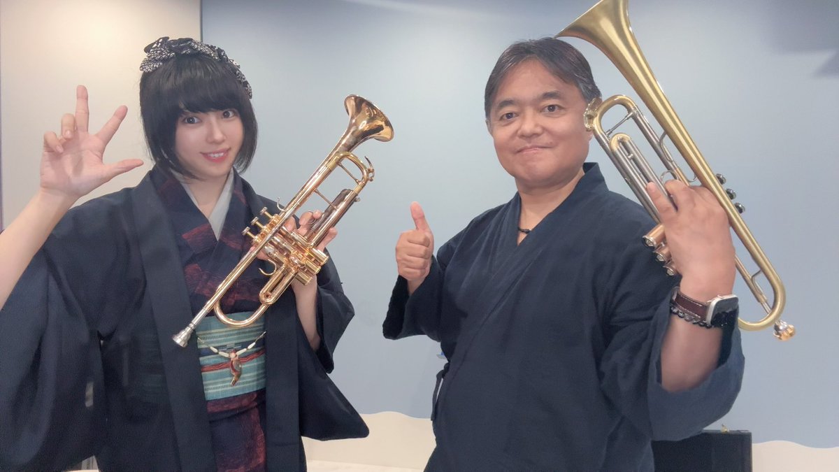 秋山門下勉強会『御繚璃会🍳』開催後は、雪月花スタジオにてレッスン✨☺️🎺

作務衣でトランペット渋くていいですね👘🎶
ホールでのソロ演奏で得た学びについてまとめたり、発表会で演奏する曲の音楽表現とその表現に必要な奏法の分析などしました‼️

終日トランペット三昧、お疲れ様でした🌸😖