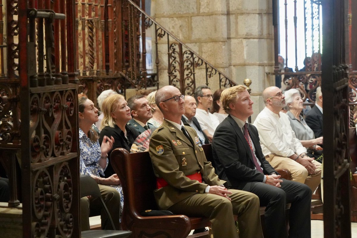 🌸Badajoz celebra la festividad del #Corpus Christi

Tras la solemne eucaristía en la Catedral, ha tenido lugar la procesión del Santísimo por las calles engalanadas con altares por las diferentes Hermandades y Cofradías de la ciudad.