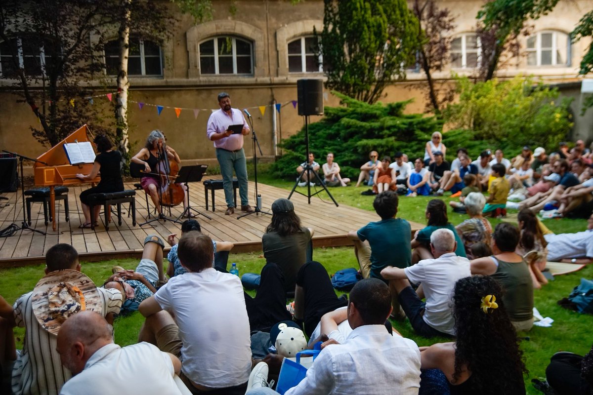 Fête de la musique hier dans les jardins de l’INSPE à Lyon. Des cantates et sonates Haendel, Caldara et Vivaldi, en compagnie de <a href="/EnsembleCeladon/">Ensemble Céladon</a>, merci au public et au <a href="/QuatuorDebussy/">Quatuor Debussy</a> pour l’invitation !