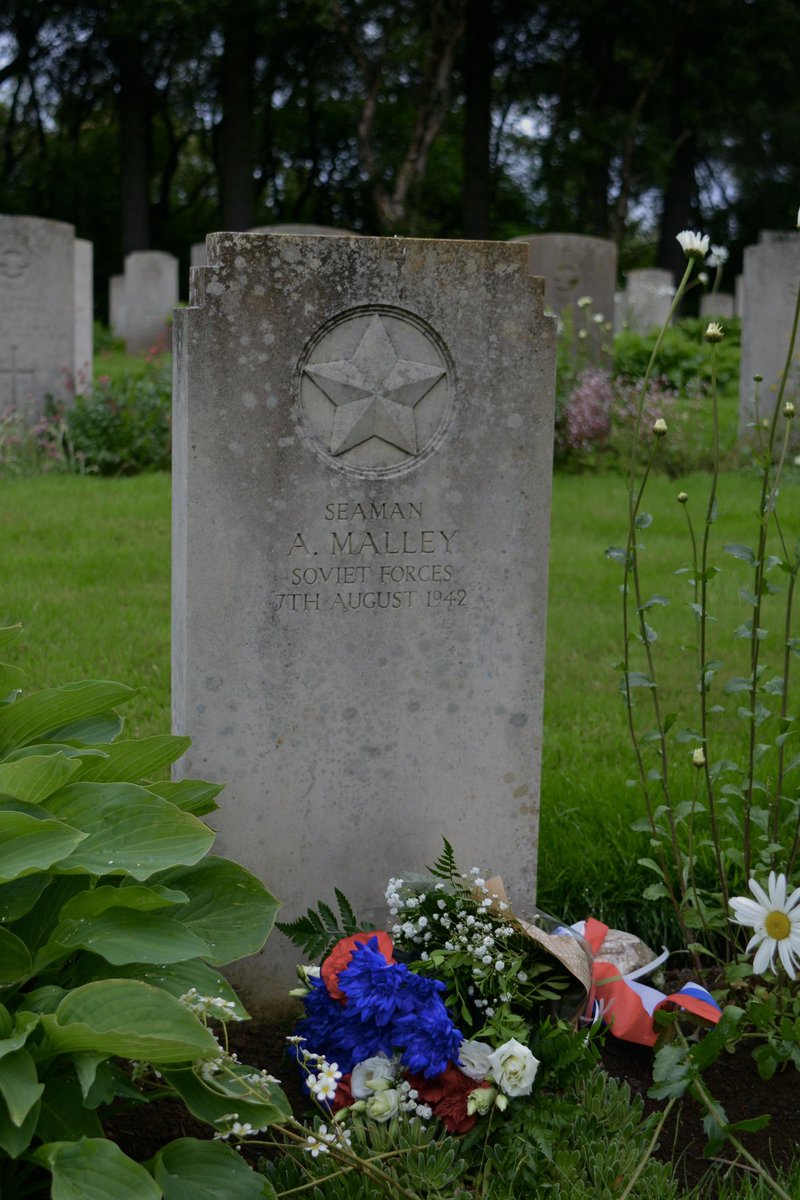 🕯22 июня на городском кладбище «Фоссвогур» в Рейкьявике прошла церемония возложения венков и цветов к мемориалу «Надежда», а также к могилам ветерана Великой Отечественной войны М.А.Митрофановой и советского матроса А.Малея.

facebook.com/share/p/1Aggp9…

#БезСрокаДавности #МыПомним