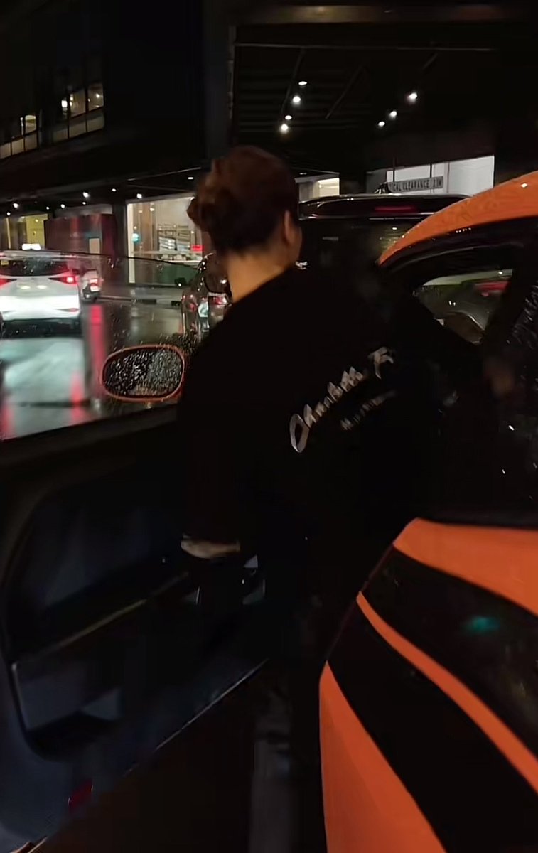 lmsyenthusiast's tweet photo. NEW CAR??? DODGE CHALLENGER?? 😩😩😩😩 https://t.co/wqkbyjM2wn