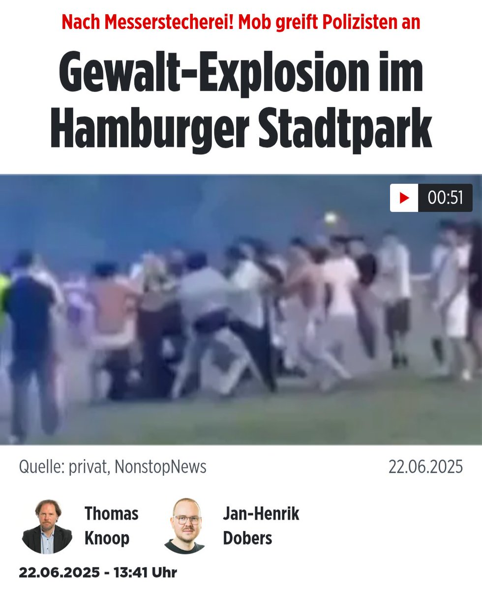 #Hamburg

"Drei Polizisten versuchen, einen mutmaßlichen Messerstecher (19) festzunehmen. Der wehrt sich. Plötzlich stürmen zahlreiche junge Leute heran: Die Beamten gehen zu Boden. Man sieht Fußtritte, Schläge! Ein Gewalt-Exzess!

Die Polizei löst Großalarm aus, zieht alle