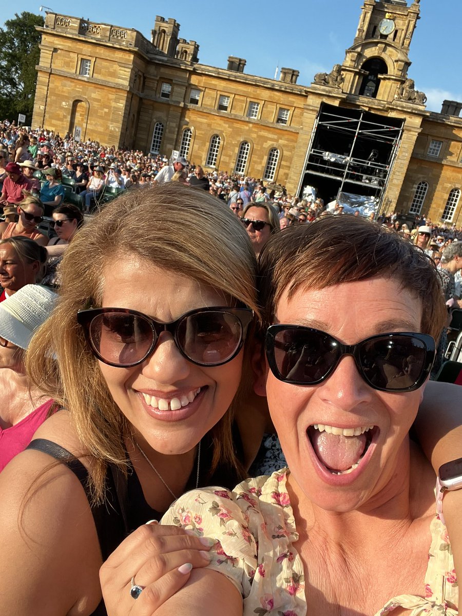 Swingles9's tweet photo. @GaryBarlow #blenheim2025 💙 thank you x https://t.co/X8t9J1n3x4