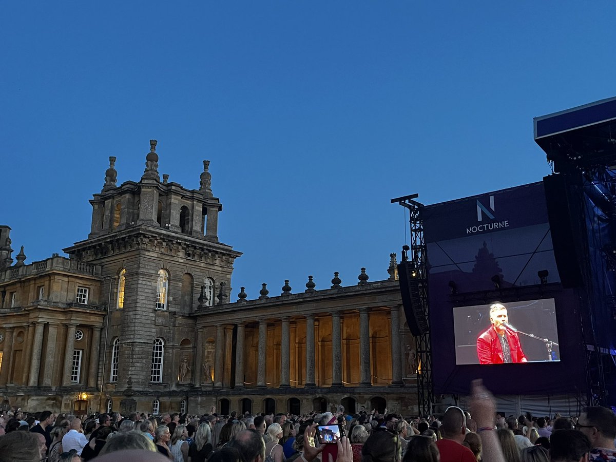 Swingles9's tweet photo. @GaryBarlow #blenheim2025 💙 thank you x https://t.co/X8t9J1n3x4