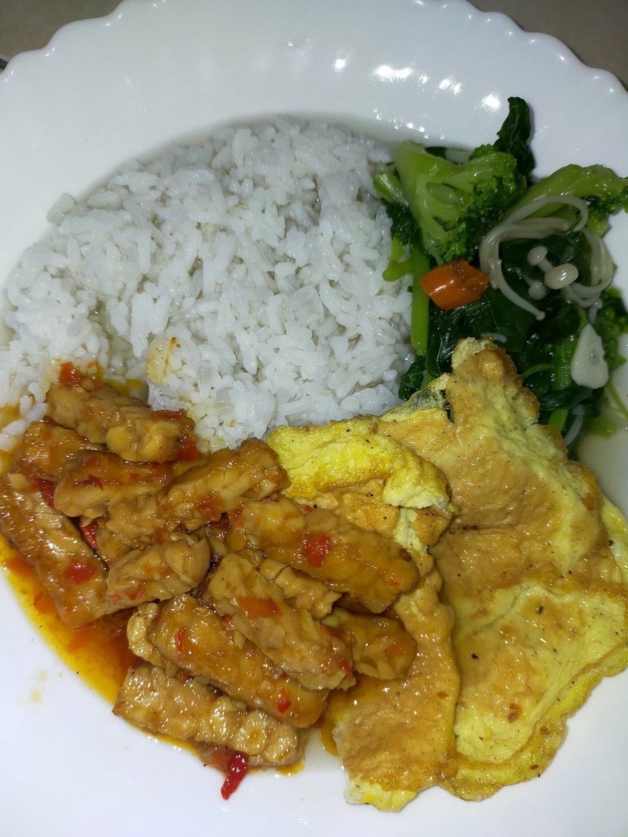 Orek basah, dadar telur , bening bayem, brokoli,jamur Enoki Alhamdulillah allahummabarrik 🤍