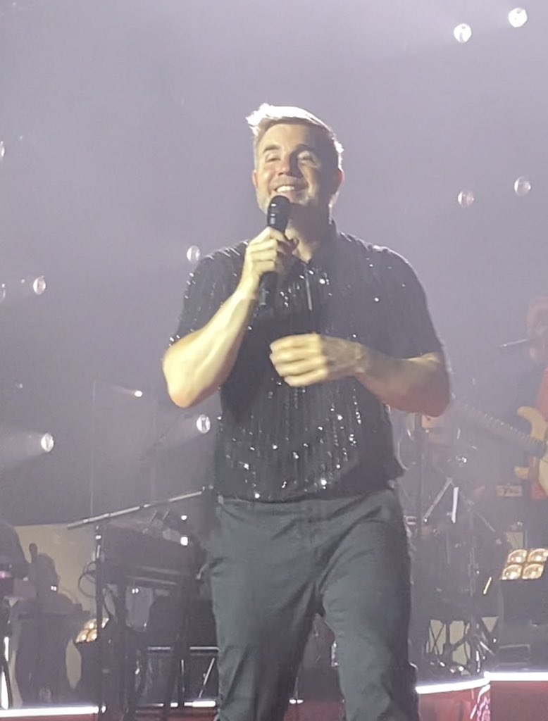 nics_online's tweet photo. @GaryBarlow https://t.co/XDCKYDJXZA