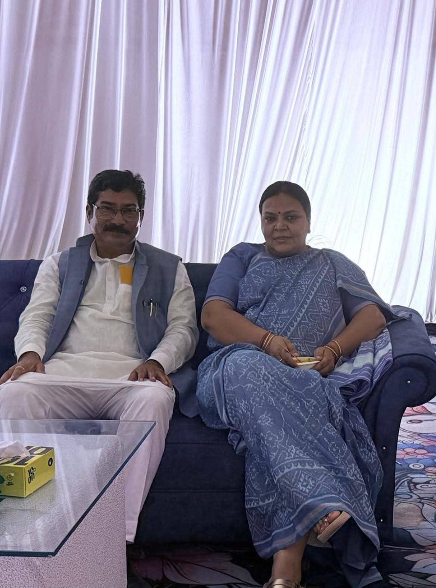 झारखंड सरकार की माननीय मंत्री, ग्रामीण विकास एवं पंचायती राज विभाग, श्रीमती दीपिका पांडे सिंह जी को जन्मदिन की हार्दिक शुभकामनाएं।
आपका नेतृत्व, समर्पण और जनसेवा की भावना प्रदेश के लिए प्रेरणादायक है।
ईश्वर से प्रार्थना है कि आप सदैव स्वस्थ, दीर्घायु एवं ऊर्जावान रहें।