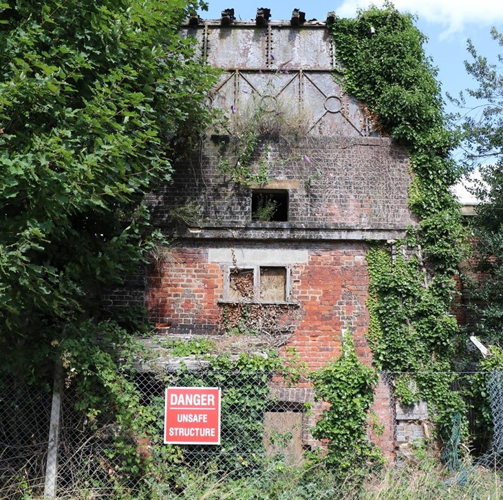 The Society is objecting to the application to demolish the Victorian Water Tower at Northgate Bury St Edmunds Railway station. Objections are urgently needed: bit.ly/4kVA5a7
#heritage #steamrailways   🧵