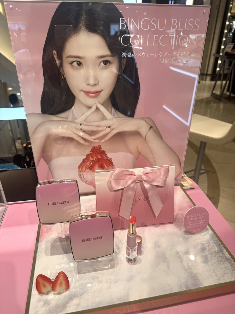 未使用箱付レア❤︎エスティローダー限定蝶モチーフコンパクト❤︎定価23000円 新品】エスティローダー スカーフ柄 高級感あるエコバッグ
