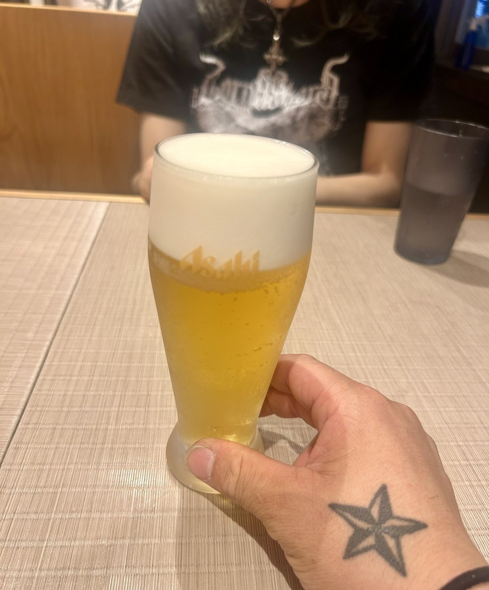 NellfinJ's tweet photo. 生ビール🍺〜シンくんを添えて〜
レコ後の打ち上げ🚀
レコ風景＜🍺 https://t.co/jJow0AbZux