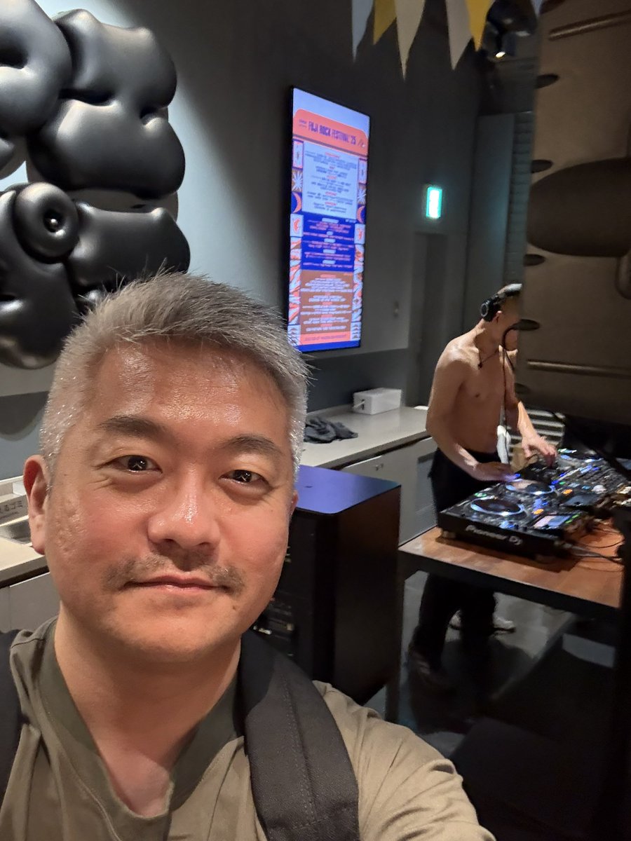また東京では半裸の男性DJにブチ上がるなどした