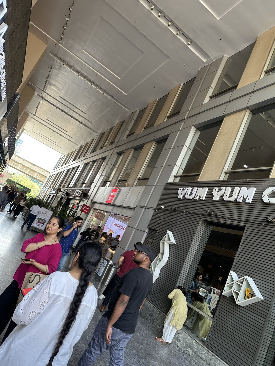 lc2674styk's tweet image. インド国内の近代都市化された場所

#CYBERHUB
#インド