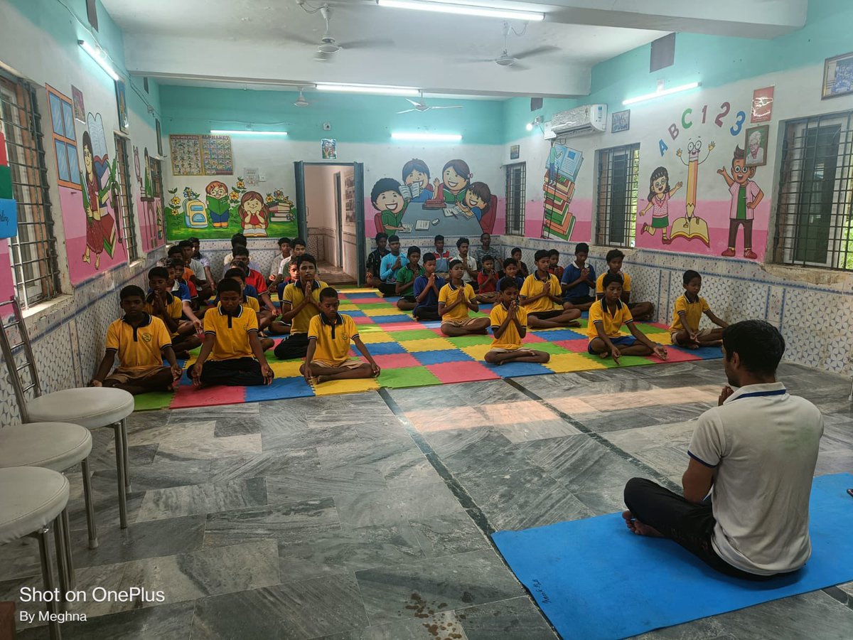 BalasoreUtkal's tweet photo. @BalasoreUtkal children observed International Yoga Day in Utkal Balashram E-Library Room @DBalasore @WCDOdisha @MinistryWCD @CMO_Odisha https://t.co/9KeQOnND4N