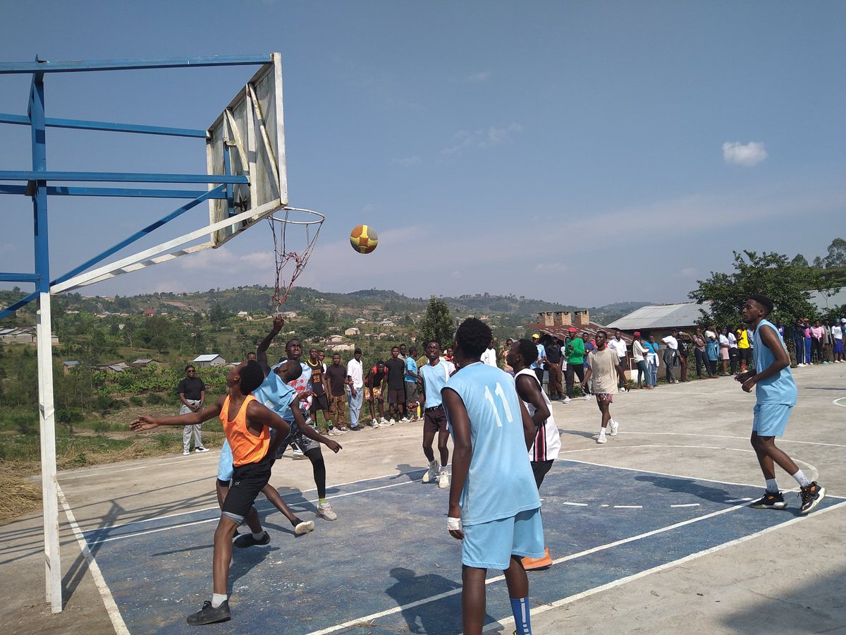 Halftime Update 🏀⏱️  
End of 2nd Quarter:  
CUR 43 🆚 23 University of Gitwe  

Team CUR dominating with energy and skill! 🔥💪  
Let’s finish strong!  
<a href="/CUR_Rwanda/">Catholic University of Rwanda</a> VS <a href="/UGitwe/">University Of Gitwe</a>

#CURSU #Basketball #FriendlyMatch #TeamCUR #Halftime