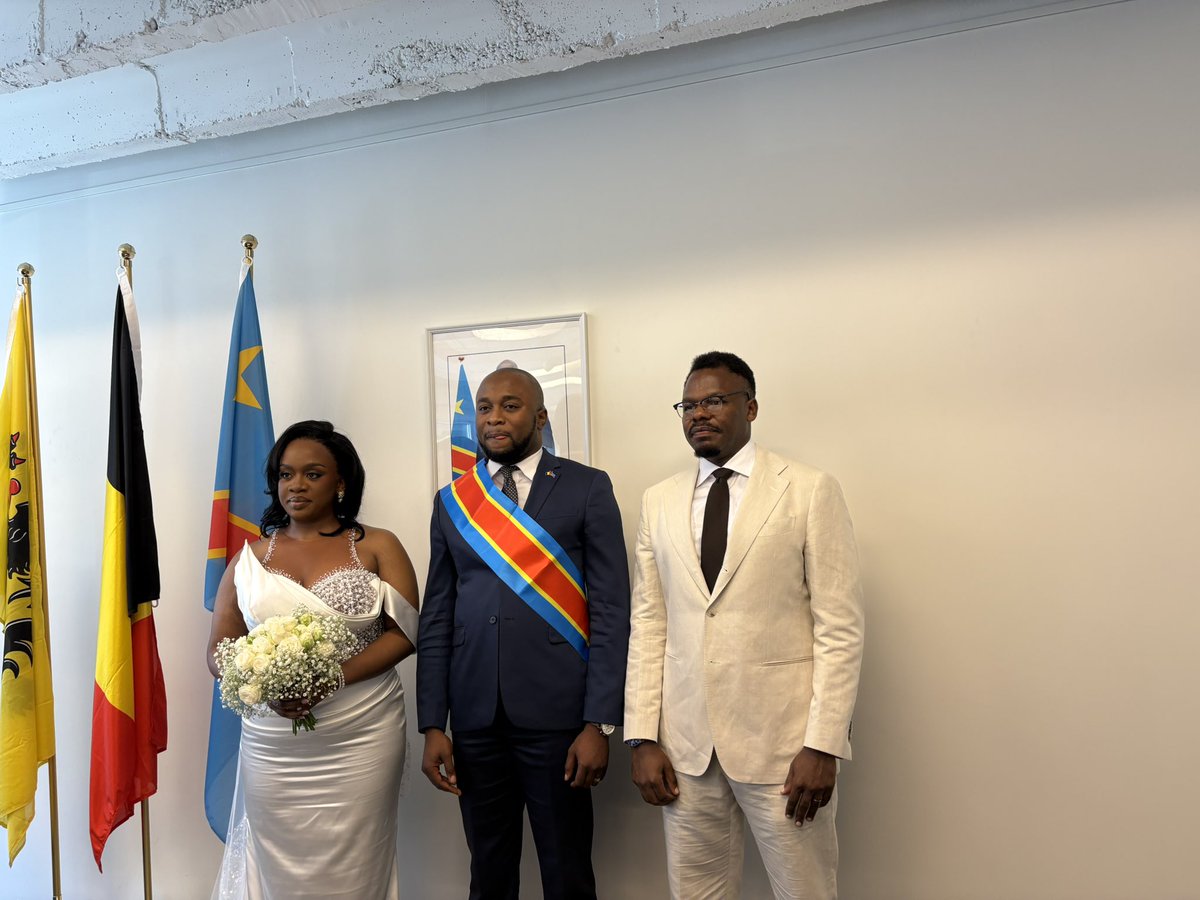 J’adresse mes félicitations à mon frère <a href="/HenryMayala/">Henry-Pacifique Mayala</a> qui s’est marié à Esther Musiwa. 
Vive les mariés ! 
Que votre amour rayonne pour toujours.