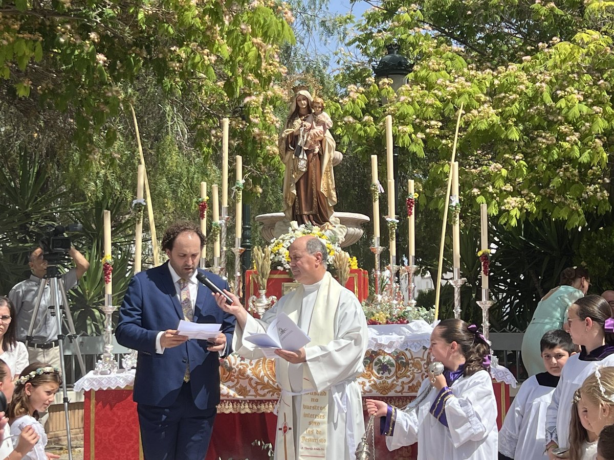 Hoy en la Solemnidad del Corpus Christi nuestra Hermandad ha acompañado en la procesión del Santísimo por las Calles de Campillos, además se ha recuperado el tradicional altar en Cruz Blanca.

Alabado sea el Santisimo Sacramento del altar , sea por siempre bendito y alabado.