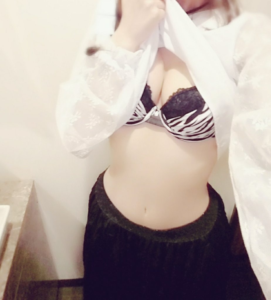 最近の子は発育良過ぎwｗこの子、例の神サイトで男喰い漁ってるんだってｗ！天性のビッチｗ→tinyurl.com/568tfk9u無料チャットだけですぐに会えるからwwやる価値あるってw