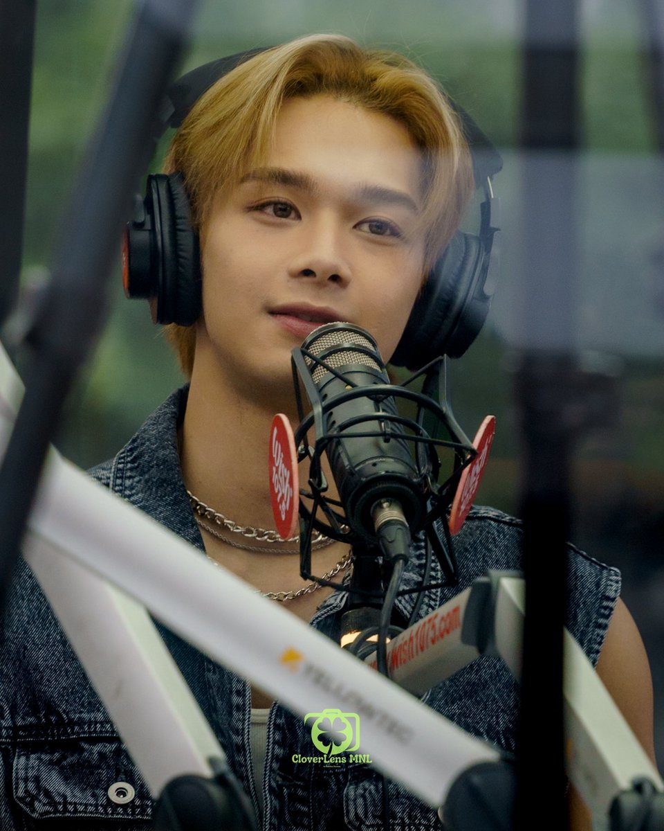 [📸🚌 Wish Bus] 
Event_0071 VXON_0009

#VXON_Vince <a href="/enzovince_/">vince enzo</a> 

📅 2025.06.19
📍 Venice Piazza
📸 #CloverLens #CloverLens_VXON

#VXON <a href="/vxonofficial/">VXON</a>