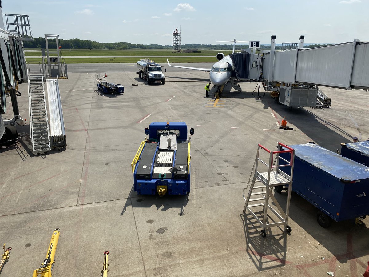 pondaroski's tweet image. 20250621 A Day Of Travel Between Here And There, Syracuse, NY, Charlotte, NC, Phoenix, AZ &amp;amp; Palm Springs,  CA To Visit A Dear Loved Friend During These Un-Normal Times.
#bobarmstrong
#lostlovedones
#travel
#artishard
#remembrance
#skyward
#cumulusclouds
#pondaroski
#JoeZiolkowski