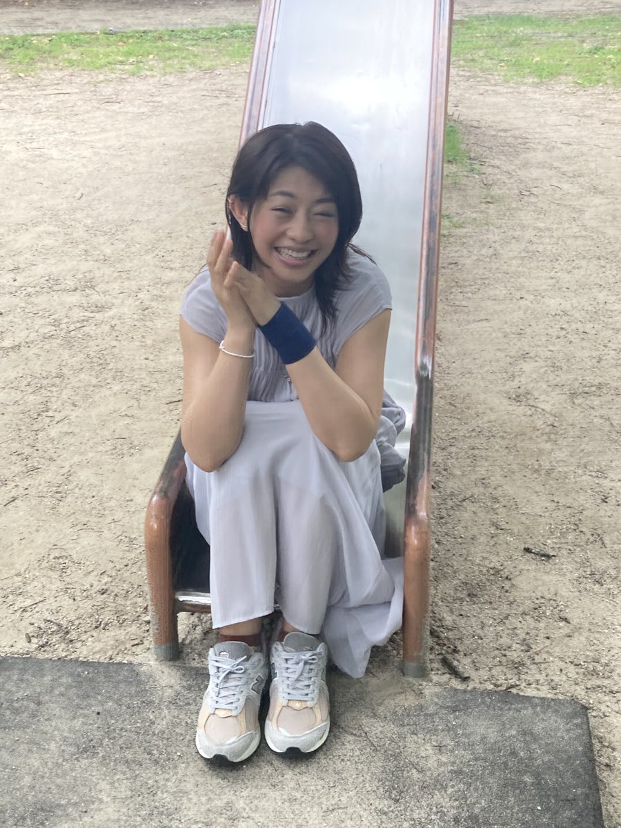目当ての紫陽花との撮影会の後そばにあった🛝を楽しく降りるはずが…
注意していた左手をやっちゃいました😭
（笑顔に見えますが喜んでるのではない）
#範田紗々
#京都deささ散歩