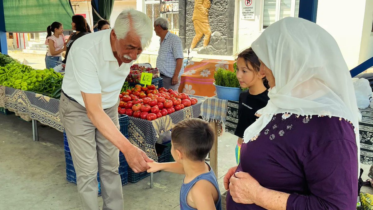 Bugün Kızılyaka Mahallemizde vatandaşlarımızla bir araya geldik. 

Pazar yerinde yerel üreticilerimizle, mahalle sakinlerimizle güzel bir hasbihal gerçekleştirdik. 

Ulamızın her köşesinde birlikteyiz, birlikte güçlüyüz.