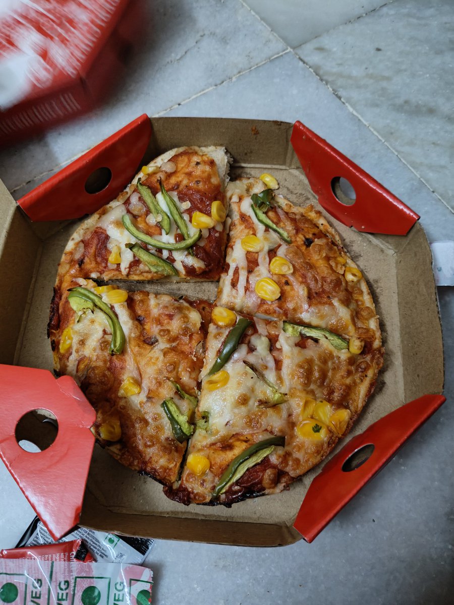 KunalSaklecha's tweet photo. @SwiggyCares this is ridiculous service by your partner oven story of Ch. Sambhajinagar. Pizza was delivered after 2 hours. The pizza was cold , soggy  and tasteless. Throwing the pizza into the dustbin now... You have wasted my 500 rupees. 
Order no- CRN517340282821770 https://t.co/0us4LzfK2p