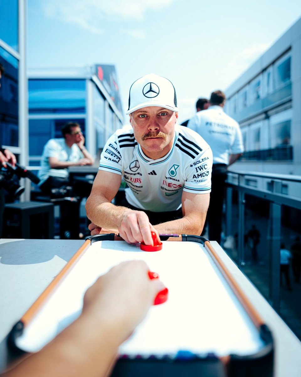 What a unique shot. This famous racer is rarely photographed! 😮