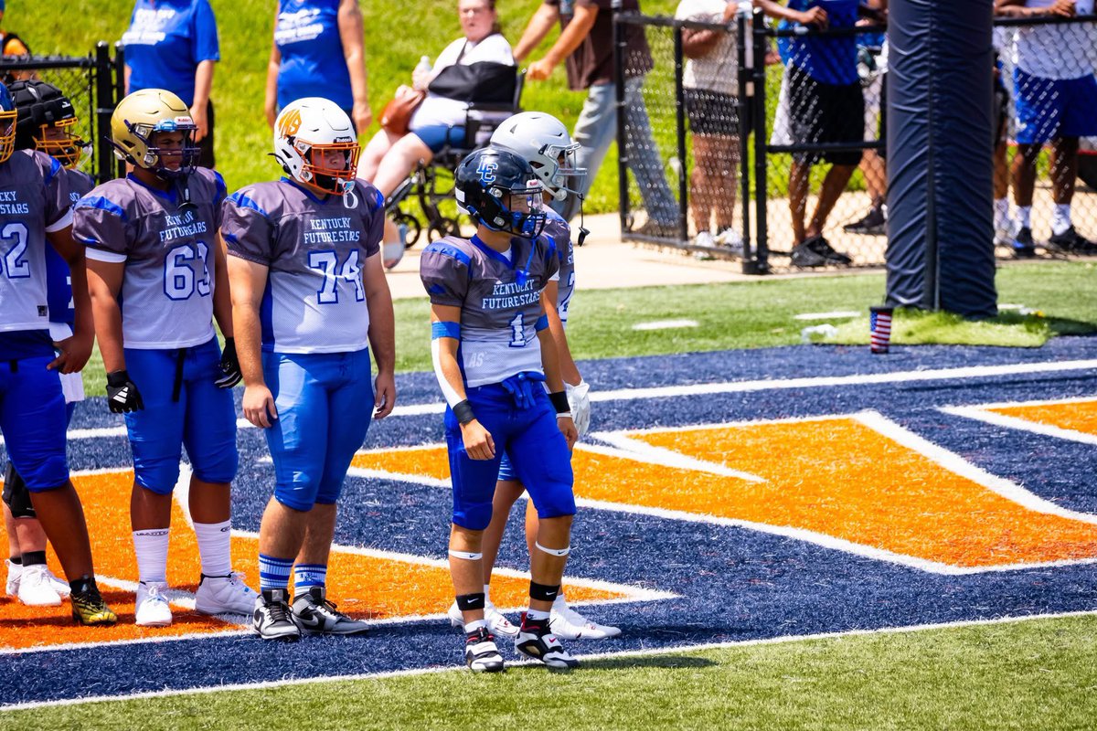 leviFrazier75's tweet image. Not the result that we wanted but a week for the book’s nonetheless! Thanks to @KYFUTURESTARS  for helping me better my craft this week. Ready to get back at it next year! #BROTHERHOOD 

@AlPopsFootball 
@WhsJacketPride