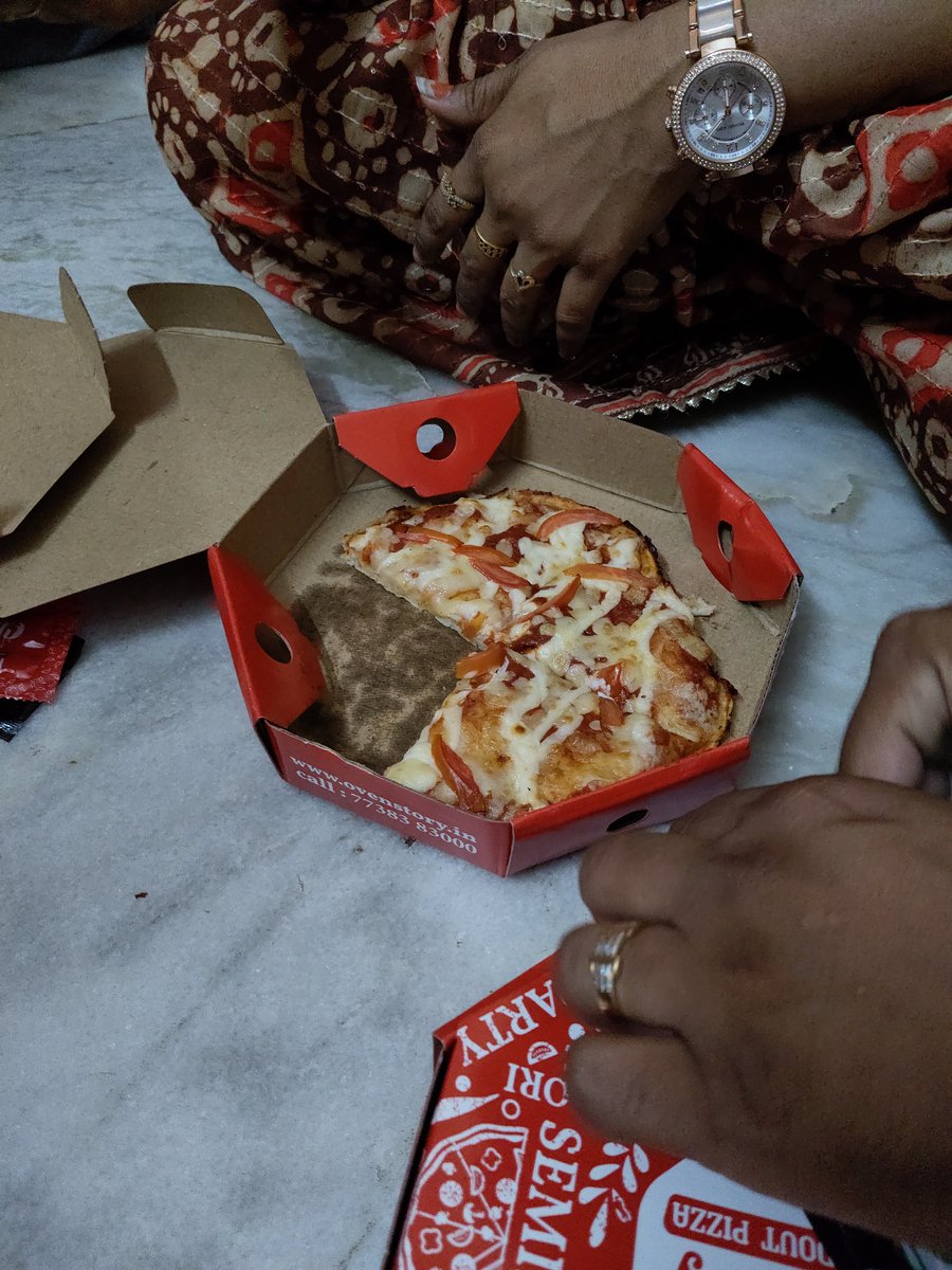 KunalSaklecha's tweet photo. @SwiggyCares this is ridiculous service by your partner oven story of Ch. Sambhajinagar. Pizza was delivered after 2 hours. The pizza was cold , soggy  and tasteless. Throwing the pizza into the dustbin now... You have wasted my 500 rupees. 
Order no- CRN517340282821770 https://t.co/0us4LzfK2p
