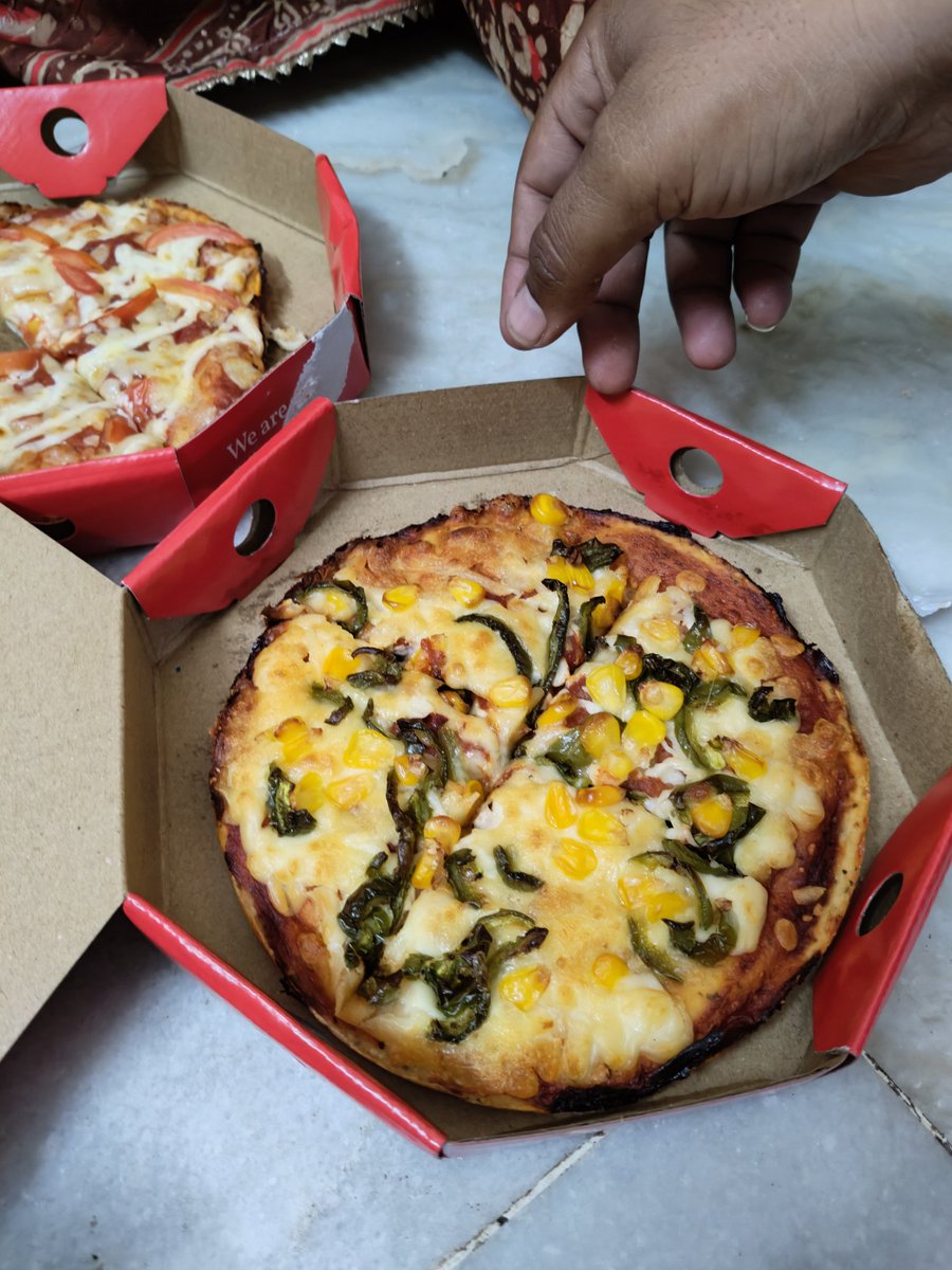 KunalSaklecha's tweet photo. @SwiggyCares this is ridiculous service by your partner oven story of Ch. Sambhajinagar. Pizza was delivered after 2 hours. The pizza was cold , soggy  and tasteless. Throwing the pizza into the dustbin now... You have wasted my 500 rupees. 
Order no- CRN517340282821770 https://t.co/0us4LzfK2p