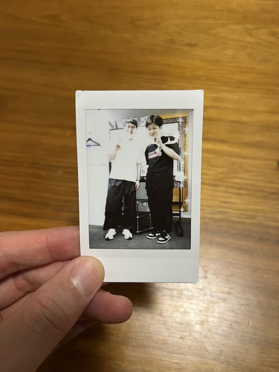 MTsubotan's tweet photo. 本日はヒューストン杯に参加し念願の多井さんとのご対面!!画面の向こう側のそのままが目の前にいて超感激😆同卓できたの一生の思い出や〜☺️

そしてリア麻で初の大三元ツモ（親番）！中を後から重なて両面テンパイした時はドキドキがやばかった…
役満賞のチェキも撮れてハッピーな日だぁ！ https://t.co/NlJ8l2AVy9