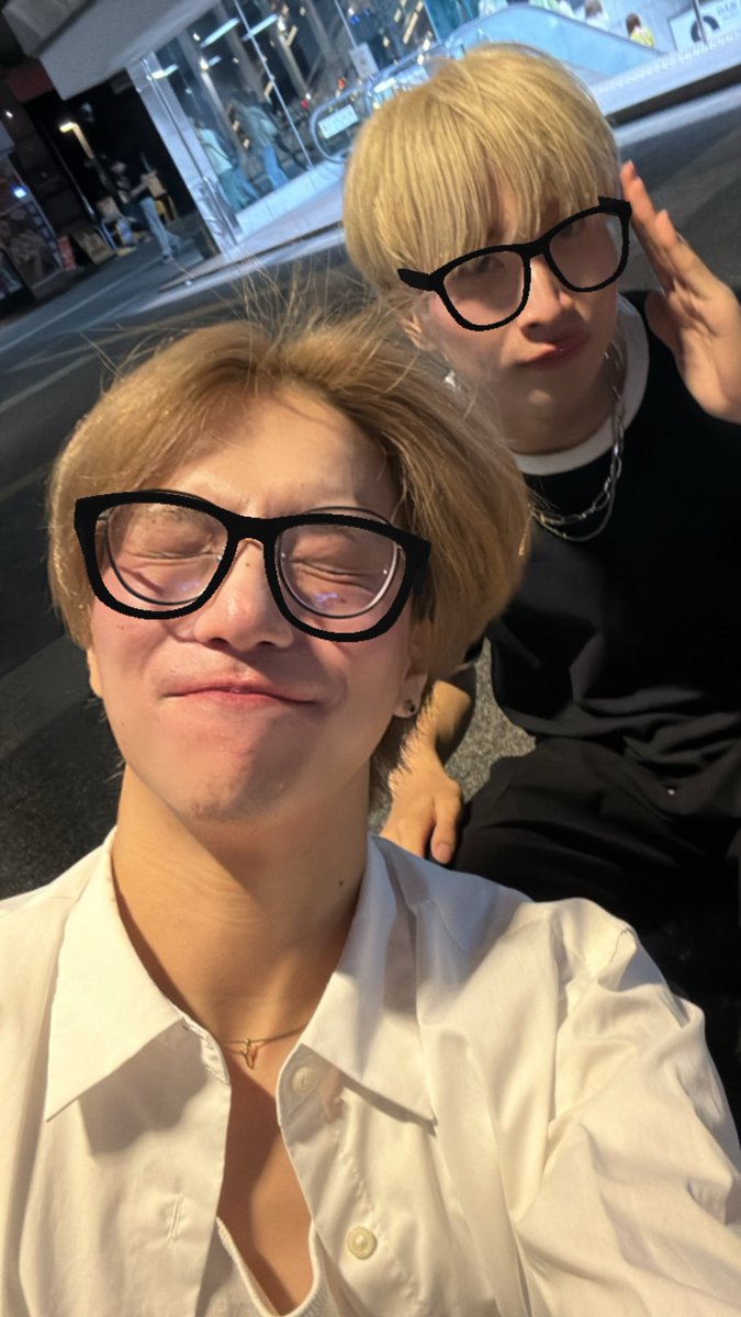 本日路上ライブにお越しくださった皆様、
ありがとうございました！！✨

次回の路上ライブは...

・6月24日(日) 20:30〜 新宿駅

になります！

📣チケット目標達成まで残り1️⃣枚！！