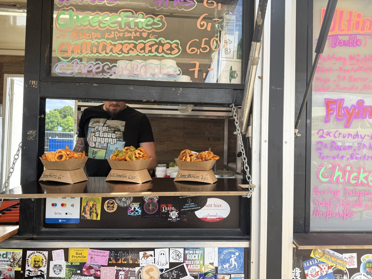 BadToxic's tweet photo. #FoodCourt (1/2) on the #FestivalOhneBands, #Haitlingen / #Dürmentingen, #Germany.
#FoB #camping #food #Essen #foodBooth #Essensstände #SimonsDiner #Burger #fries #Currywurst #Pommes #Imbiss #Party #festival #musicFestival #Musikfestival #music #Musik https://t.co/cHthy1eVa3