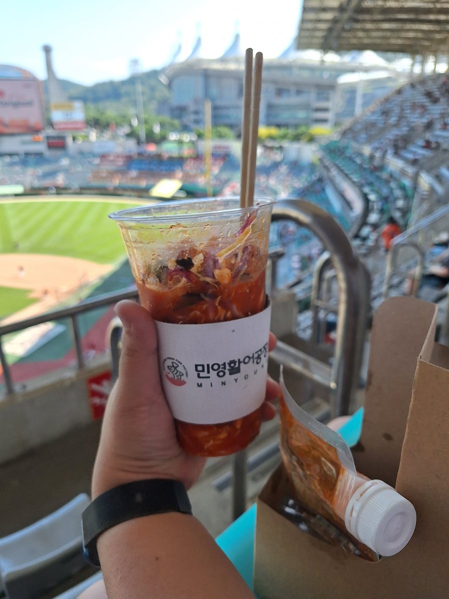 yuho0705's tweet photo. 인천! 랜더스 필드!!
원정 응원 성공적!! https://t.co/iwlzuzyf9F