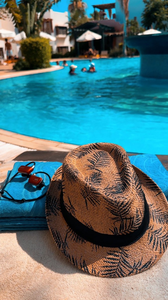 من أول إصدار لسماعات Walkman ضد الماء من Sony، ولسه شغالة بكفاءة حتى اليوم!
سنين وأنا محافظ عليها، وصوتها ما زال يسبق كثير من السماعات الجديدة.
هل فيه موديل حديث بنفس الفكرة؟
<a href="/Sony/">Sony</a> #سوني #WALKMAN #sonylegends