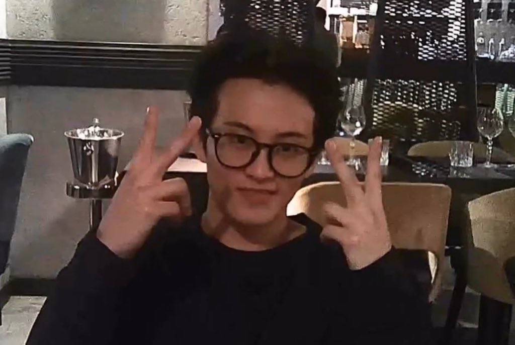 joyfulmarkly's tweet photo. hot nerd bf https://t.co/bq1vhz0w6X